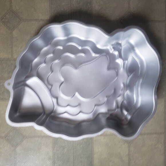 Wilton Big Bird Cake Pan with Eyes/Beak Topper - Picture 4 of 4